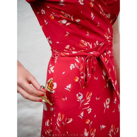 KOSAN Travel Co. Go Travel Wrap Dress - Red Florals L - Picture 5 of 13